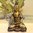 Kanakamuni BUDDHA sitzend Messing drei Brauntöne